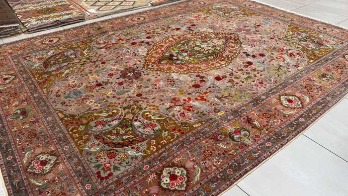 Very Fine Persian Tabriz Carpet 352cm x 253cm Hand Knotted