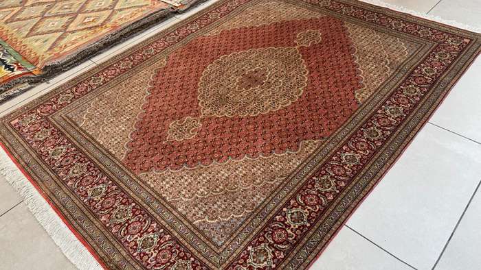 Very Fine Persian Tabriz Carpet 200cm x 150cm Hand Knotted