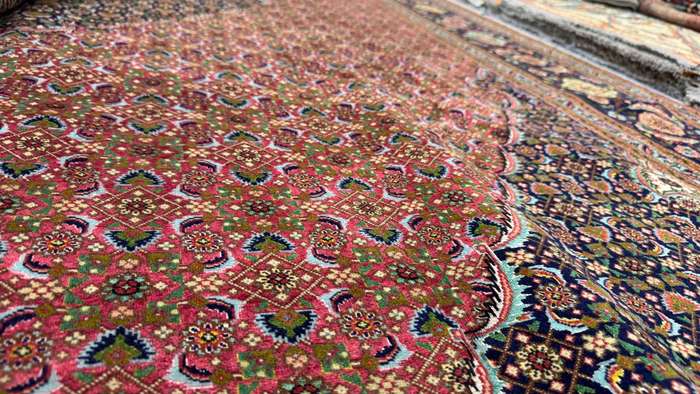 Very Fine Persian Tabriz Carpet 350cm x 250cm Hand Knotted