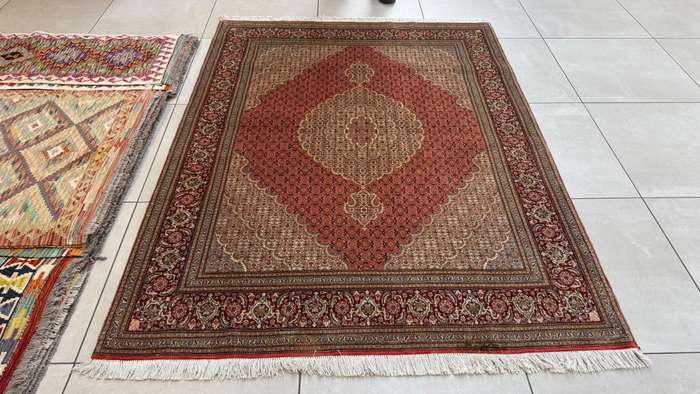 Very Fine Persian Tabriz Carpet 200cm x 150cm Hand Knotted