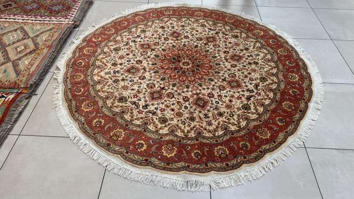 Very Fine Persian Tabriz Carpet 200cm x 200cm Hand Knotted