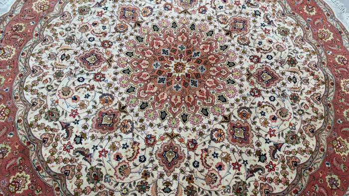 Very Fine Persian Tabriz Carpet 200cm x 200cm Hand Knotted