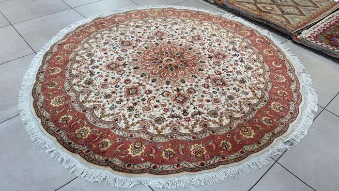 Very Fine Persian Tabriz Carpet 200cm x 200cm Hand Knotted