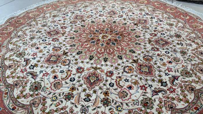 Very Fine Persian Tabriz Carpet 200cm x 200cm Hand Knotted