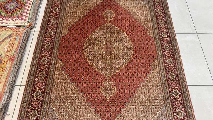 Very Fine Persian Tabriz Carpet 200cm x 150cm Hand Knotted