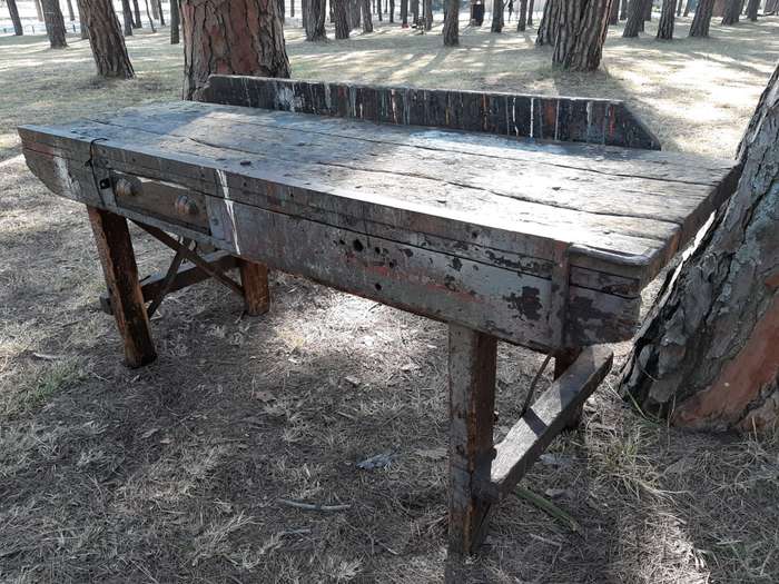 Artist Bench