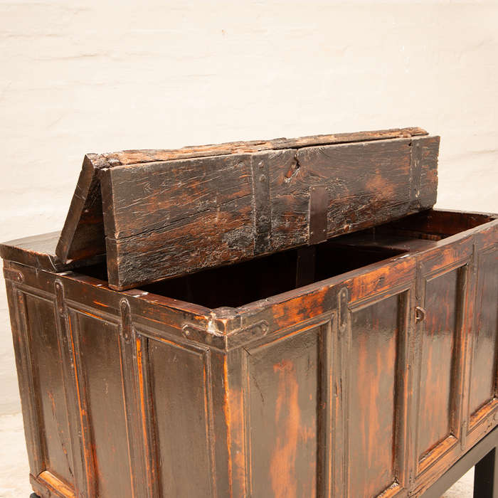 Kist on Stand