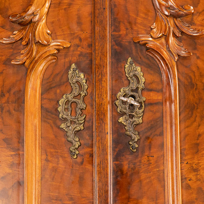 Dutch Bombe Armoire