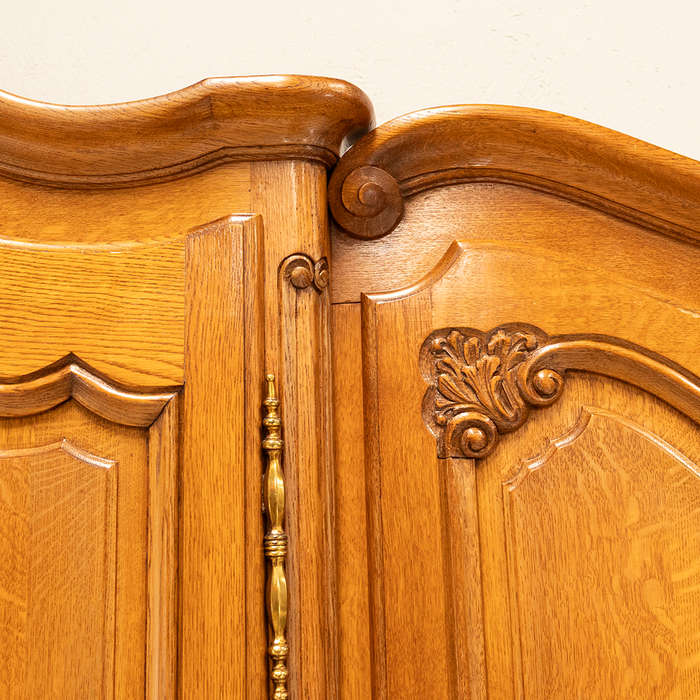 Continental Oak Four Door Cupboard
