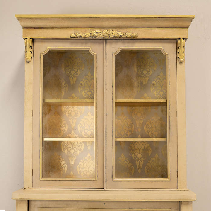 Regal Floral Display Cabinet