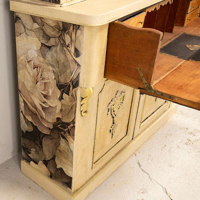 Regal Floral Display Cabinet