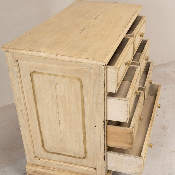 Vintage Chest of Drawers
