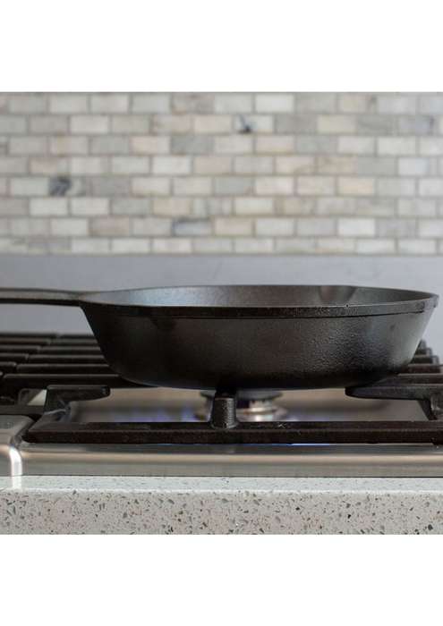 Lodge Cast Iron 9 Inch Seasoned Cast Iron Skillet