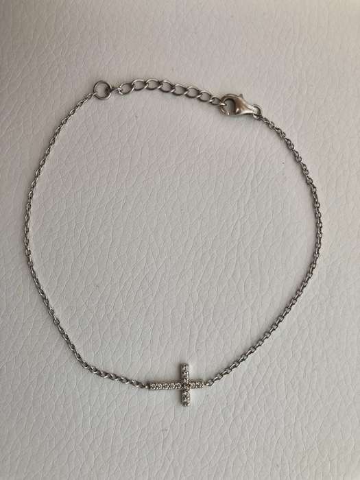 925 Silver Bracelet, Thin Chain & Cross #ML570 R495.00 | Dimensions: Bracelet is 225mm in Length,...