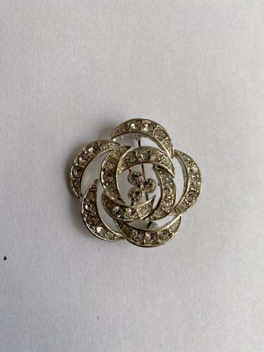 Brooch - Flower With White Diamante Beads. Silver Colour #ML654
