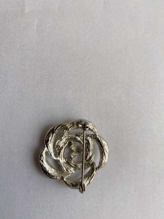 Brooch - Flower With White Diamante Beads. Silver Colour #ML654