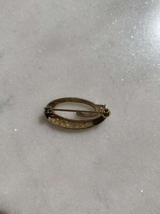 Brooch - Round Swirl Design. Gold Colour #ML850