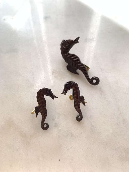Plastic Seahorse Brooch & Earrings Set. Brown Colour #ML862  | Dimensions: Brooch is 57mm x 23mm,...