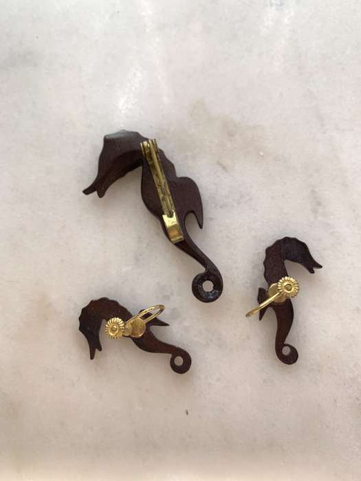 Plastic Seahorse Brooch & Earrings Set. Brown Colour #ML862  | Dimensions: Brooch is 57mm x 23mm,...