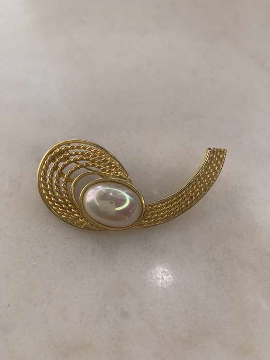 Gold Colour Brooch With Large Pearl #ML877 | Dimensions: 60mm x 30mm