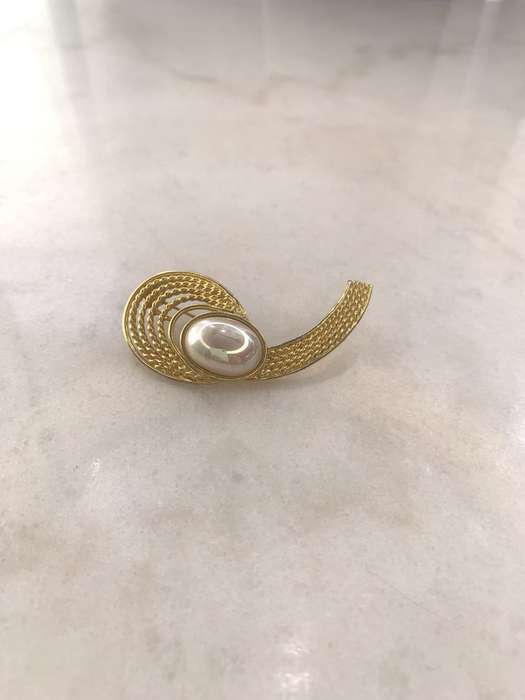 Gold Colour Brooch With Large Pearl #ML877 | Dimensions: 60mm x 30mm