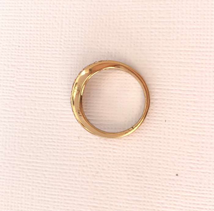 Ring - Band With White Stone Chips. Gold Coloured #ML1009