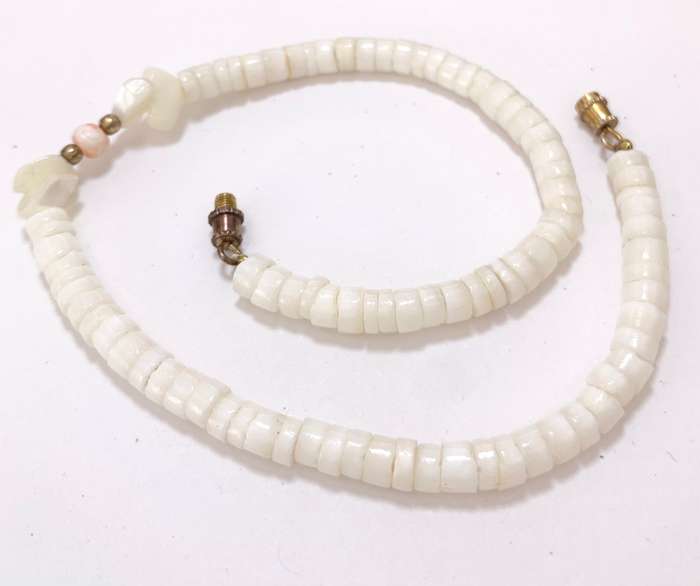 Bracelet - Seashell Style White Beads. Large Size #ML1067 R150.00 | Dimensions: 250mm L