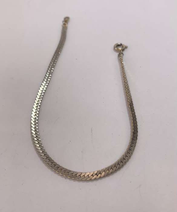 Bracelet - Flat Chain. Gold Colour #ML1148 R120.00 | Dimensions: 183mm
