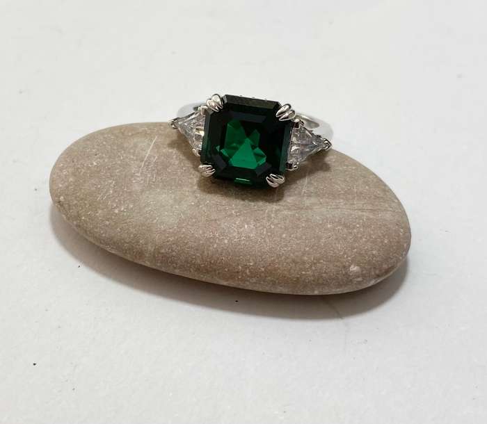 Ring - Swarovski Band With Large Green Square Centre Stone and 2 Side White Diamante. Silver Colo...