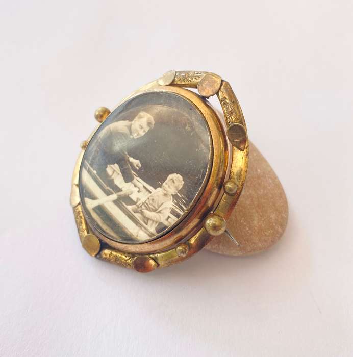 Brooch - Antique Victorian Double Sides Swivel Mourning Brooch. Pinchbeck Frame. Missing stud on ...