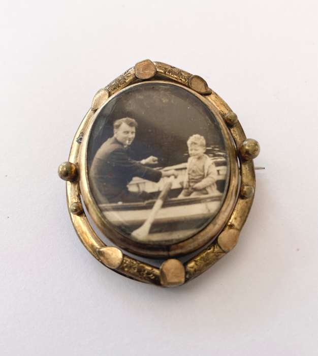 Brooch - Antique Victorian Double Sides Swivel Mourning Brooch. Pinchbeck Frame. Missing stud on ...