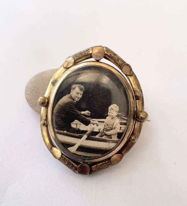 Brooch - Antique Victorian Double Sides Swivel Mourning Brooch. Pinchbeck Frame. Missing stud on ...