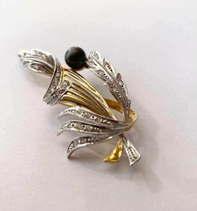 Brooch - 925 Silver With Mikimoto Black Pearl. Leaves. Clear Diamante. Silver and Silver Gilt #ML...