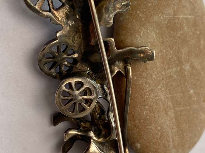 Brooch - Vintage Sterling Silver Enamel Marcasite Horse and Carriage With People #ML1633