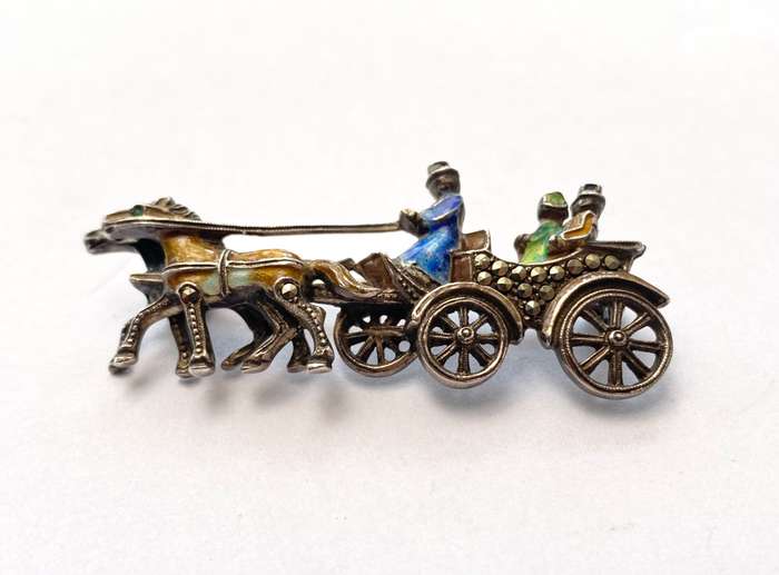 Brooch - Vintage Sterling Silver Enamel Marcasite Horse and Carriage With People #ML1633