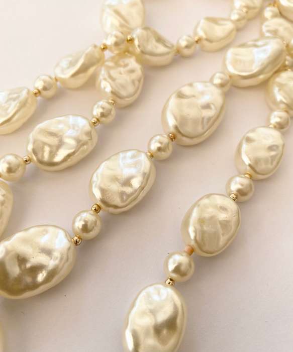 Necklace - String Pearly Beads of Different Sizes and Shapes. Baroque Style #ML1652