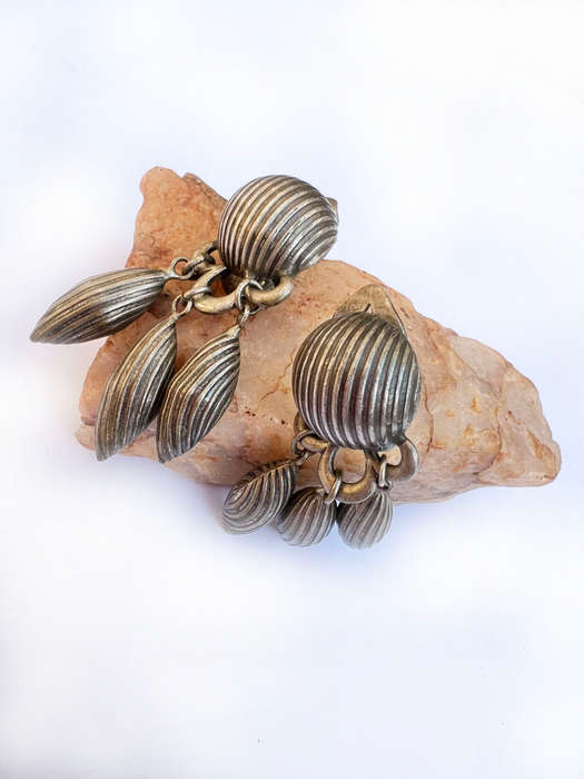 Earrings - Copper Tone Clip ons. 3x Pear Shaped Designs Hanging off Centre. ML1732