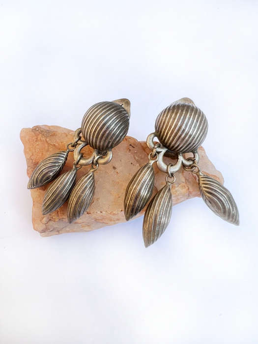 Earrings - Copper Tone Clip ons. 3x Pear Shaped Designs Hanging off Centre. ML1732