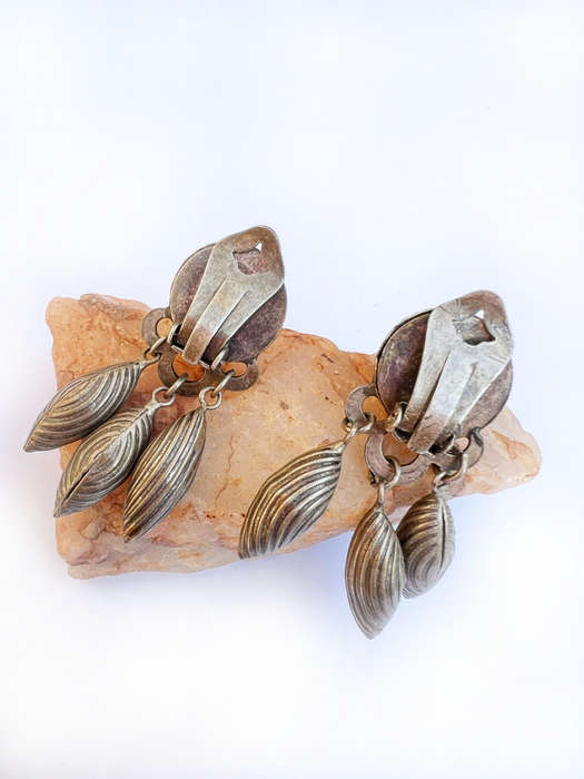 Earrings - Copper Tone Clip ons. 3x Pear Shaped Designs Hanging off Centre. ML1732
