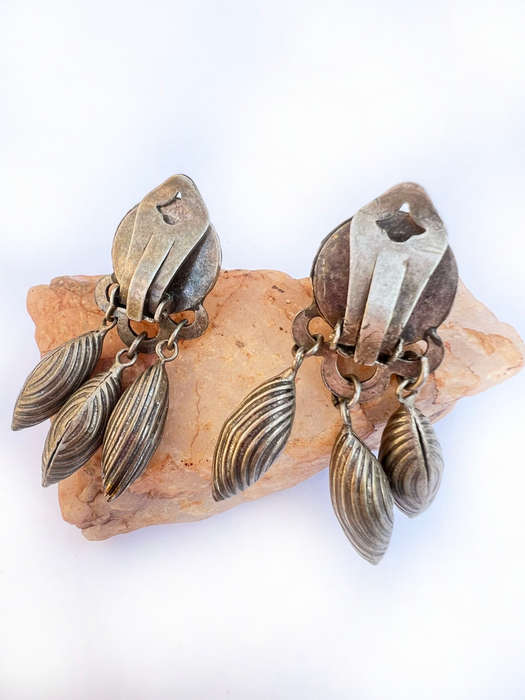 Earrings - Copper Tone Clip ons. 3x Pear Shaped Designs Hanging off Centre. ML1732