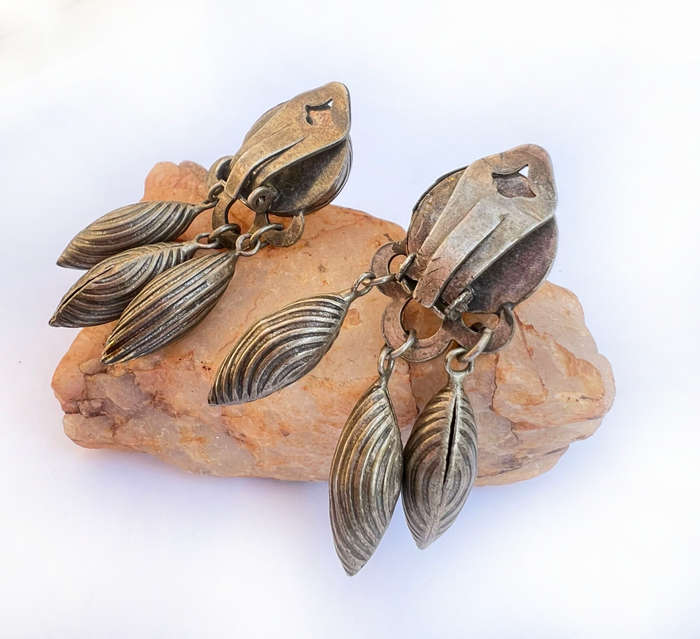 Earrings - Copper Tone Clip ons. 3x Pear Shaped Designs Hanging off Centre. ML1732