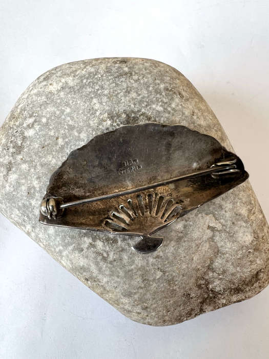 Brooch - Vintage Siam Sterling Silver Fan Shaped Figural Brooch Pin ML1754