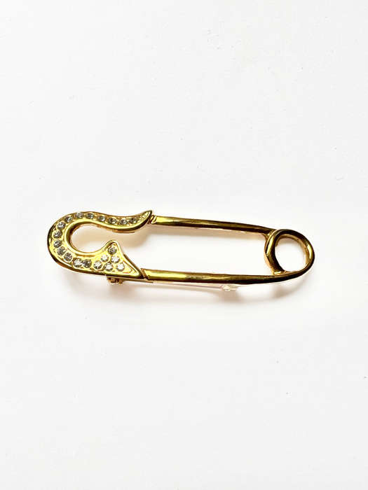 Brooch - 1980's Retro Gold Tone Safety Pin Design with Diamantes on the top end ML1784
