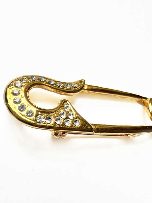 Brooch - 1980's Retro Gold Tone Safety Pin Design with Diamantes on the top end ML1784