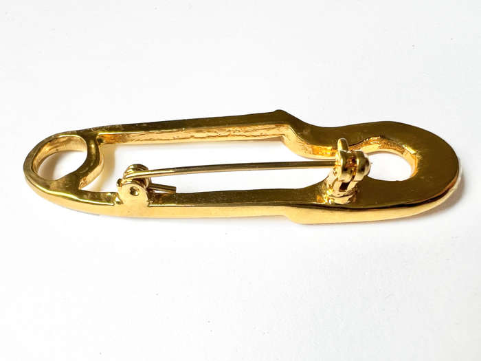 Brooch - 1980's Retro Gold Tone Safety Pin Design with Diamantes on the top end ML1784