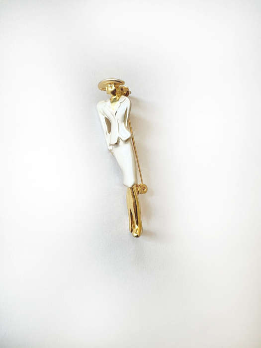 Brooch - Classy Lady with Pearly Enamel Painted Clothes ML1807