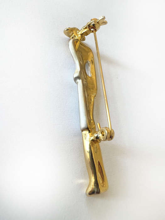 Brooch - Classy Lady with Pearly Enamel Painted Clothes ML1807