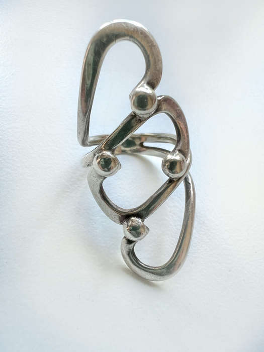 Ring - Vintage 925 Silver. Irregular Twist Decorated with 4 Small Silver Balls ML1905