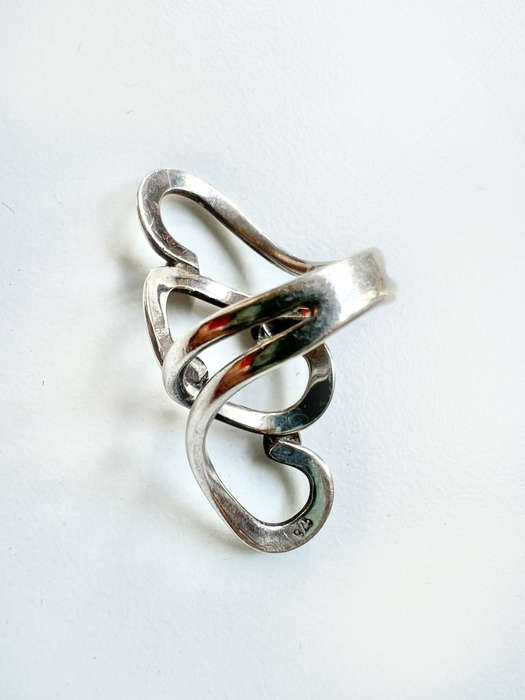 Ring - Vintage 925 Silver. Irregular Twist Decorated with 4 Small Silver Balls ML1905