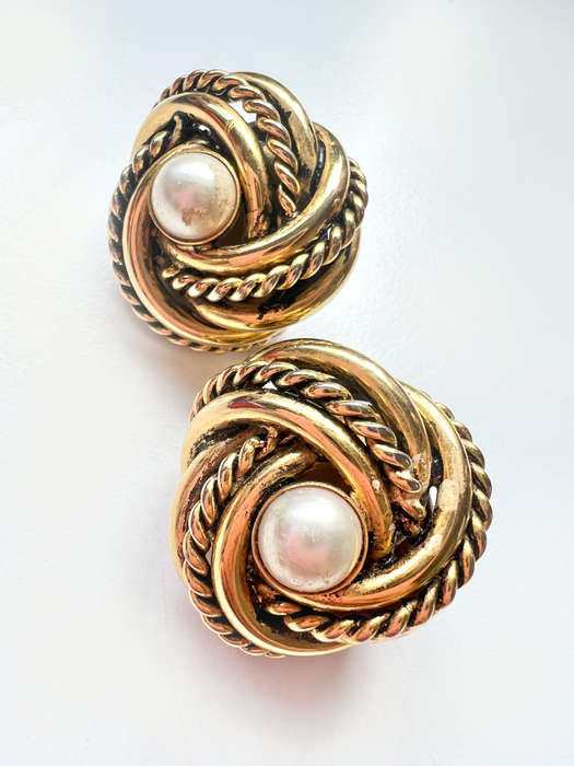 Earrings - Vintage Gold Tone with Faux Pearl Loveknot Design With Faux Pearl in Centre ML1991